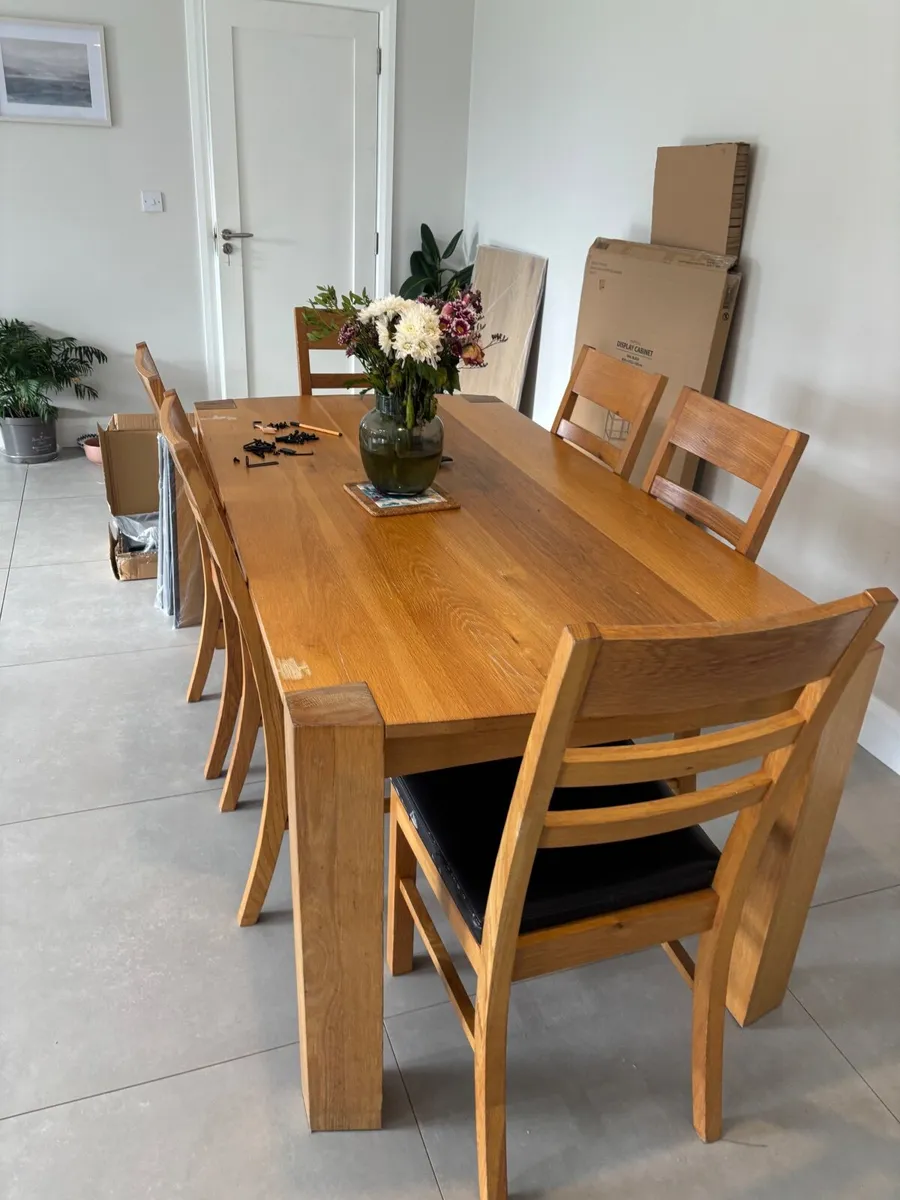 Solid oak Table & 6 chairs - Image 2