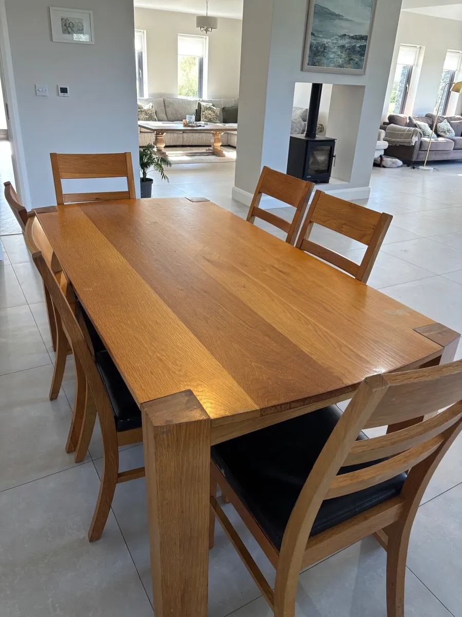 Solid oak Table & 6 chairs - Image 3