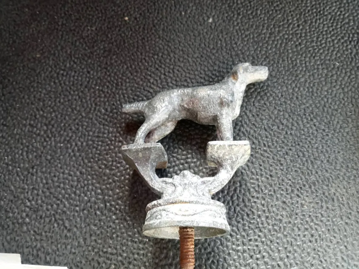 Four old car badges - Image 4