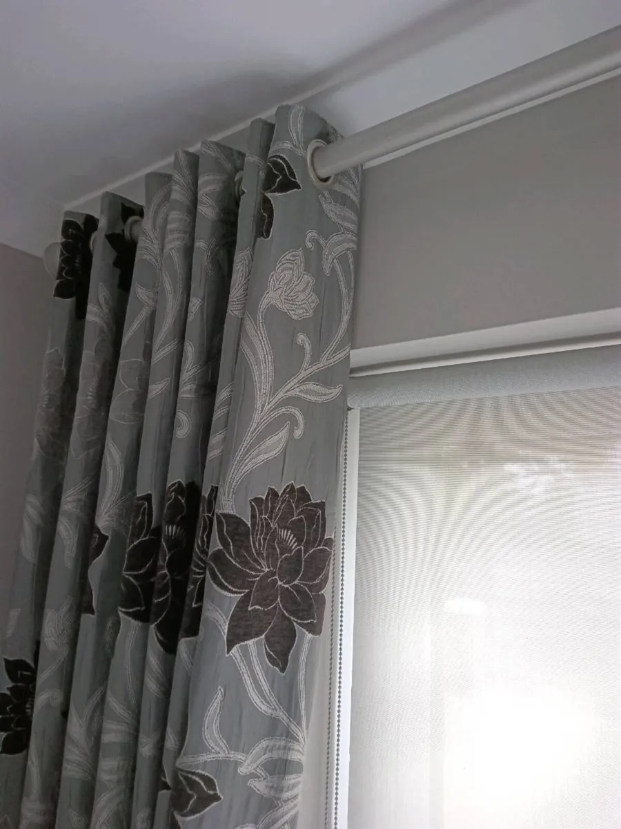 Curtains - Image 3