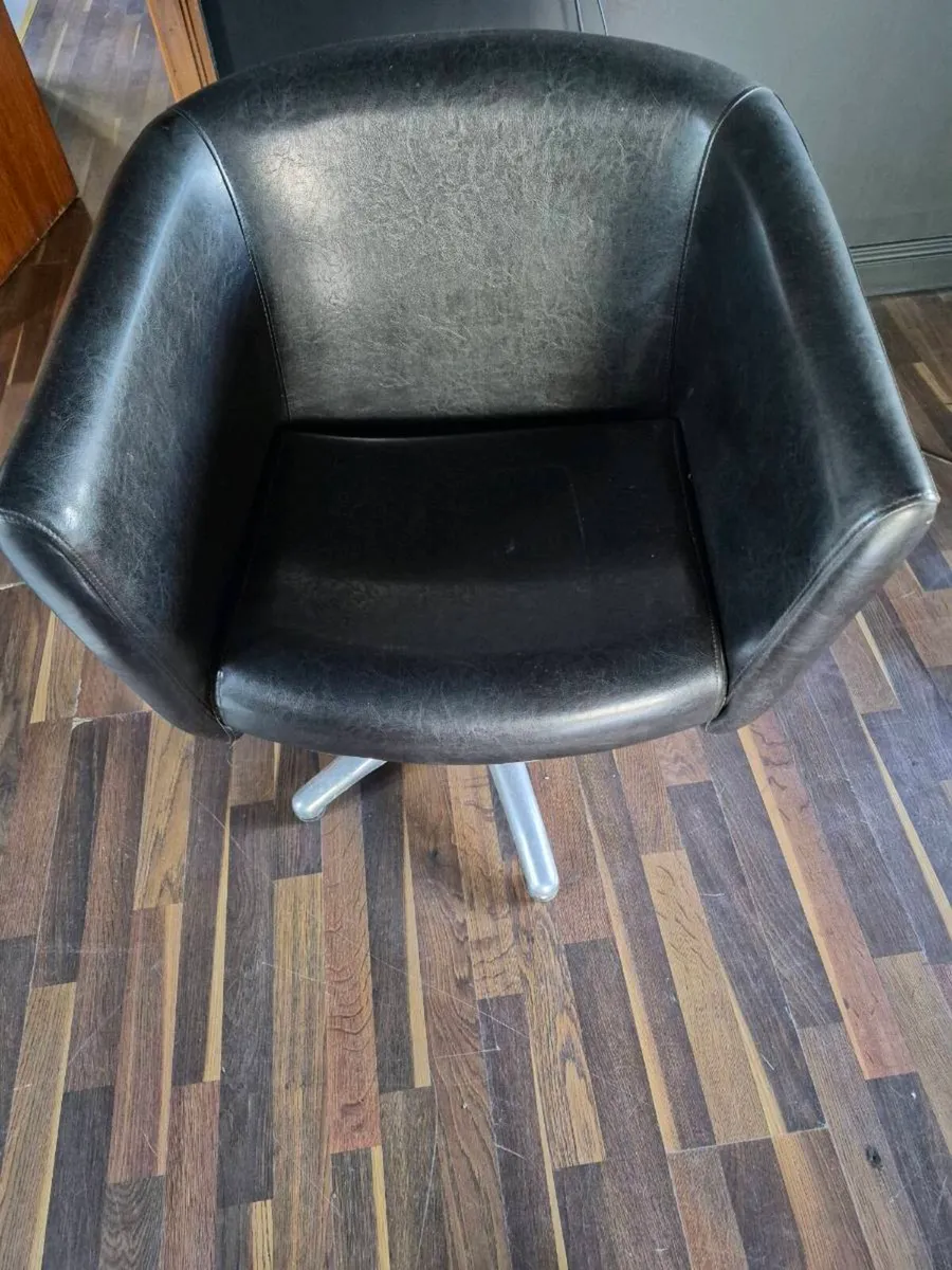 Salon,hairdressing chair - Image 1