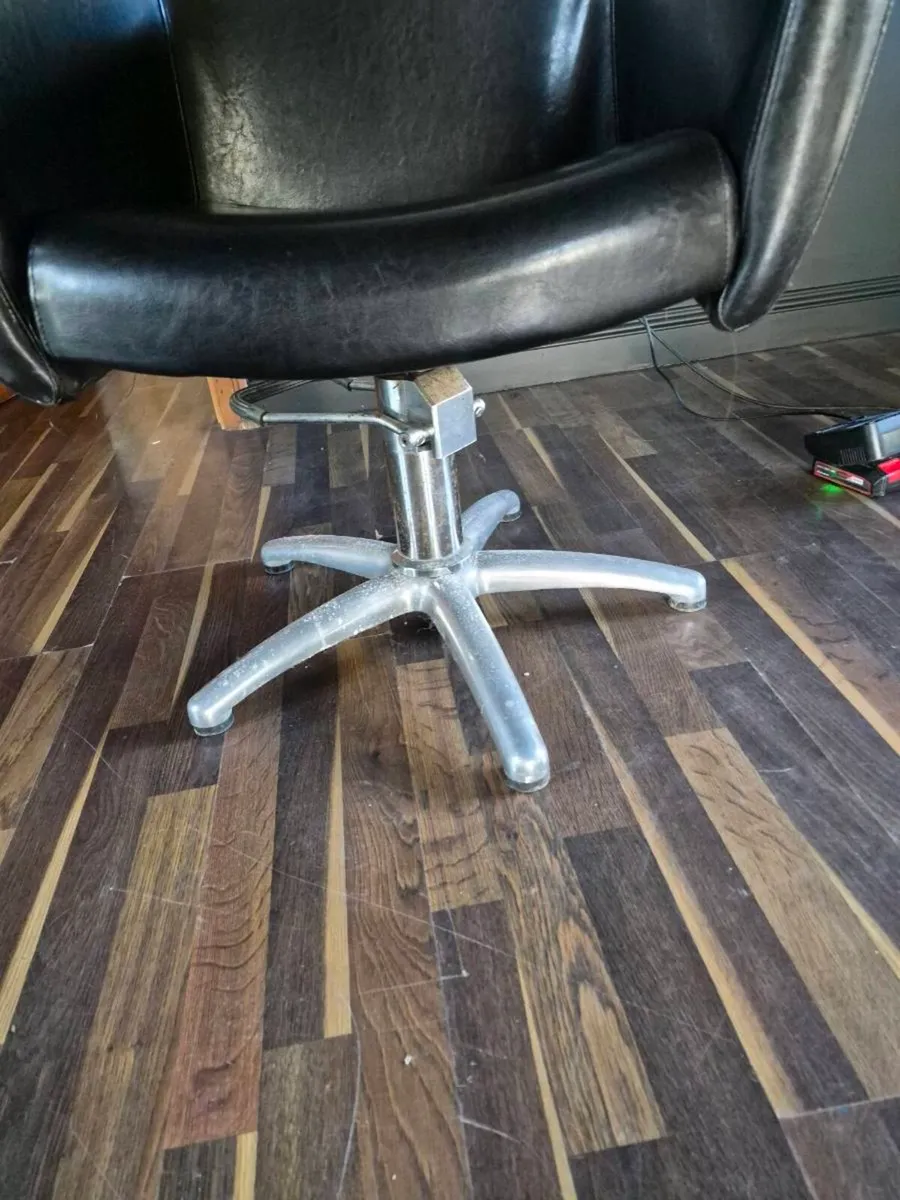 Salon,hairdressing chair - Image 3