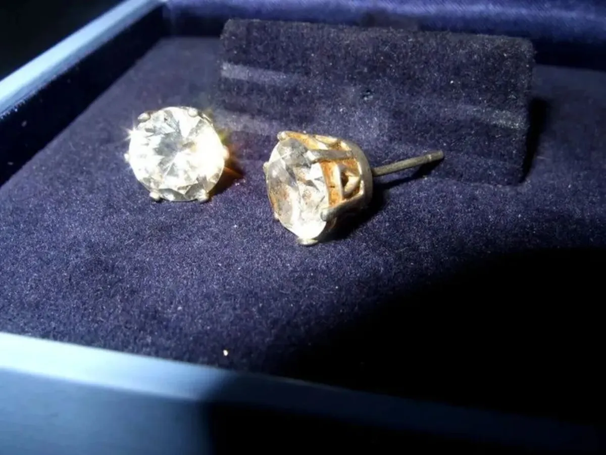 Pristine Sterling Silver Solitaire Stud Earrings - Image 4
