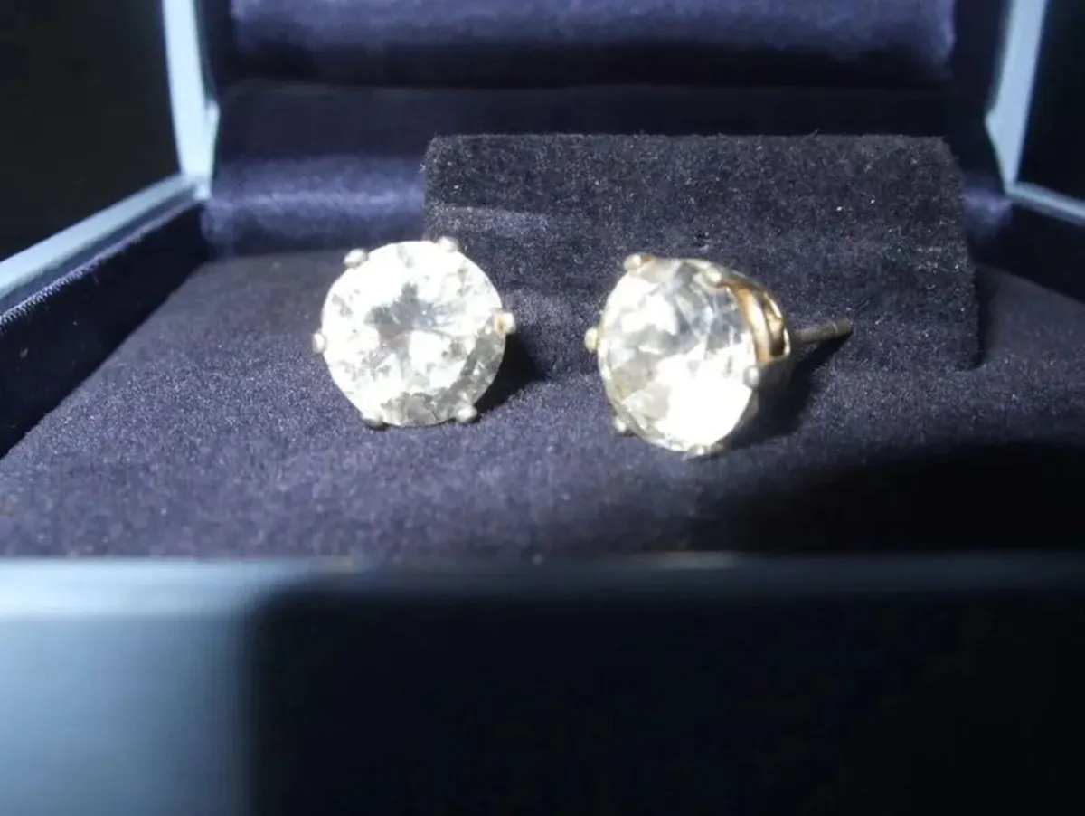 Pristine Sterling Silver Solitaire Stud Earrings - Image 3
