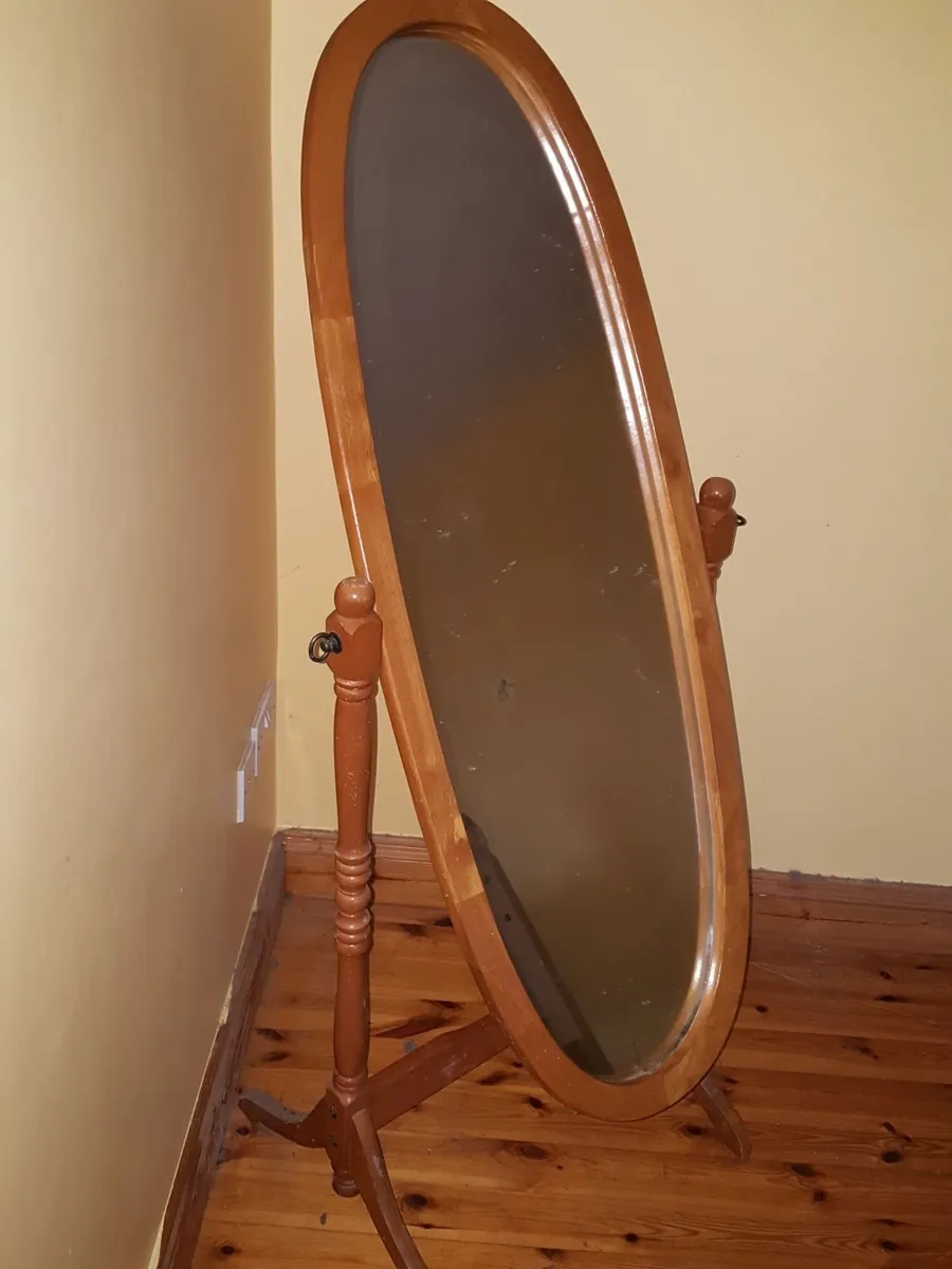 Mirror bedroom - Image 1