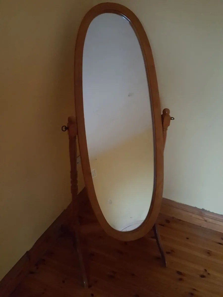 Mirror bedroom - Image 2