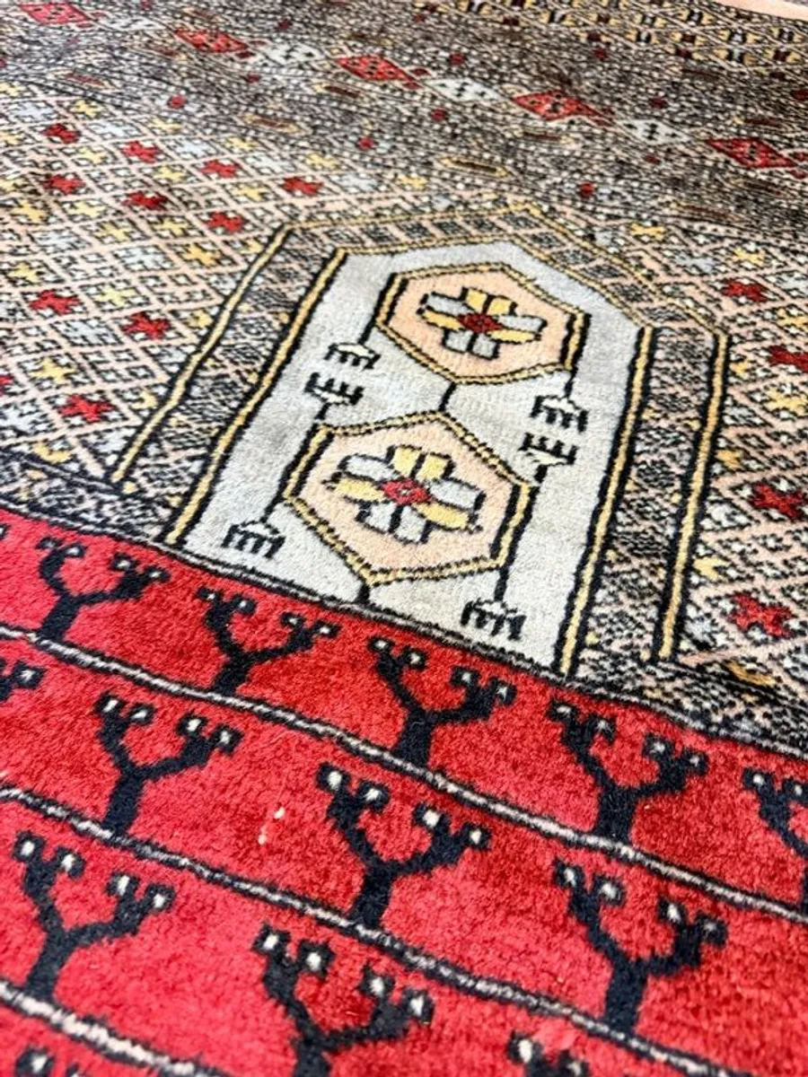 Fine Hand-Knotted Vintage Pakistani Rug - Image 4