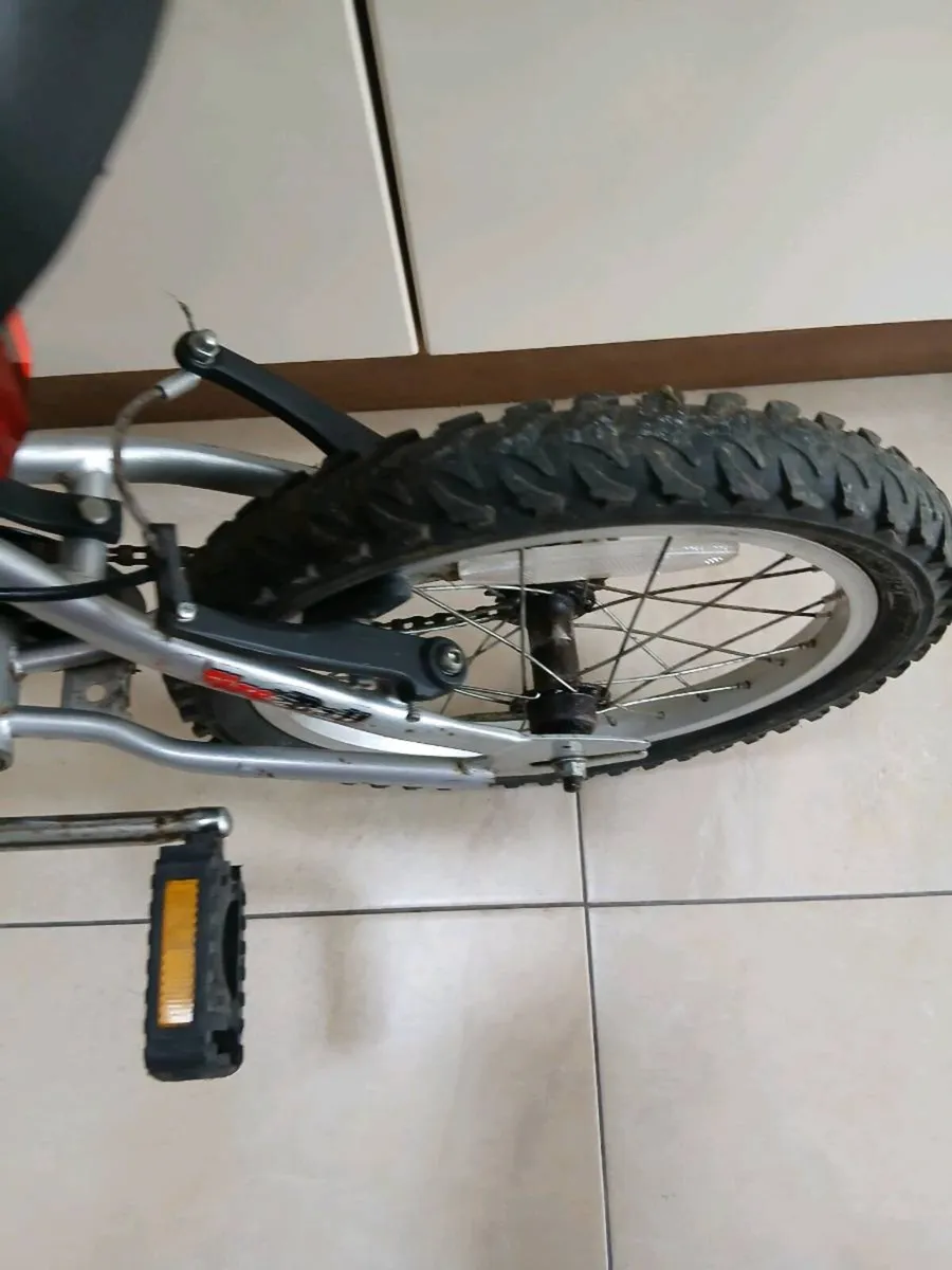 BOYS BICYCLE 16 INCH WHEELS - Image 3