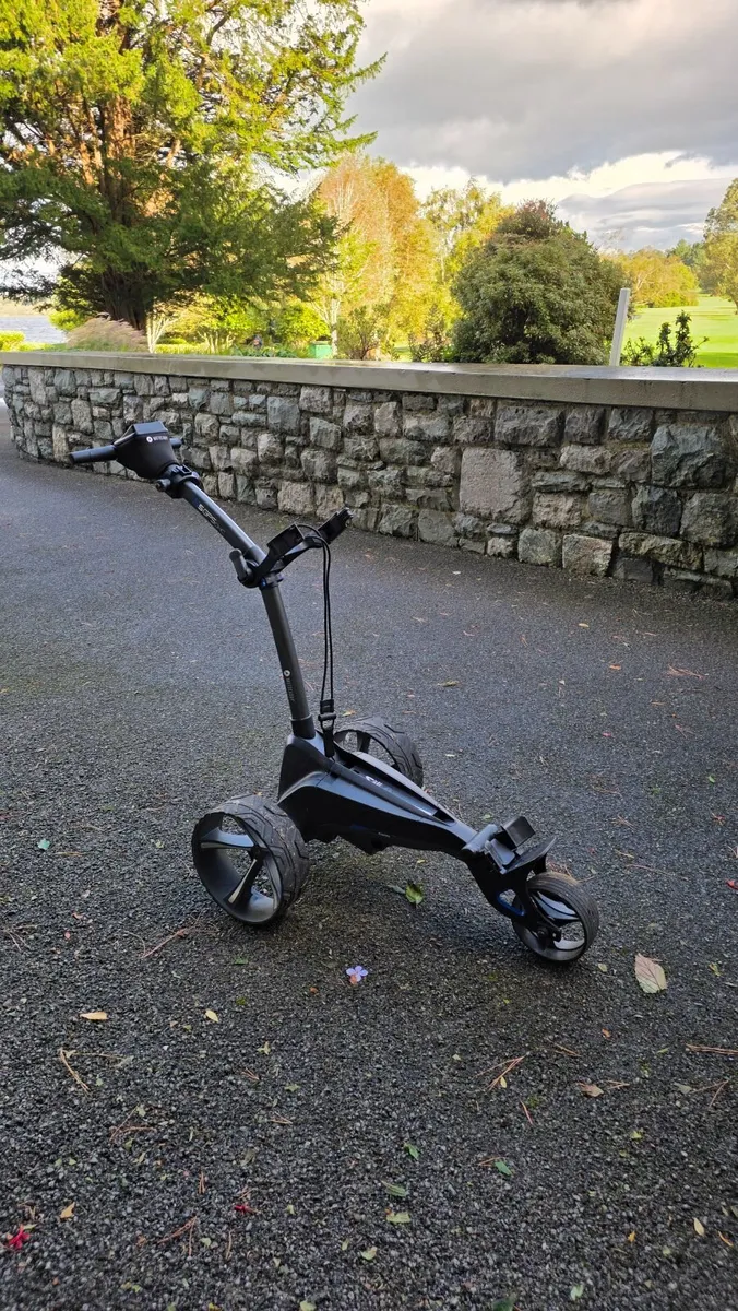 Motocaddy M5 GPS DHC Ultra 2024 - Image 1