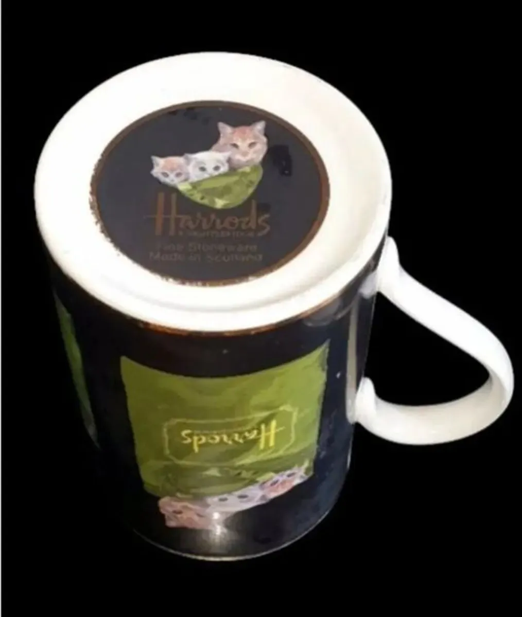 Pristine Vintage Harrods Knightsbridge Mug - Image 4