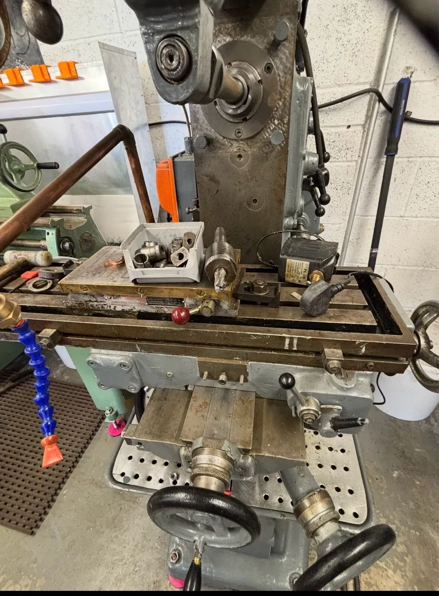 HORIZONTAL VERTICAL MILLER POWET FEED 240 v - Image 1