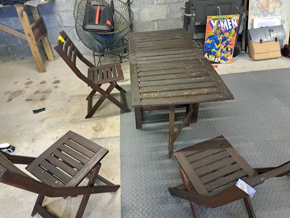 Garden table and chairs - Image 1