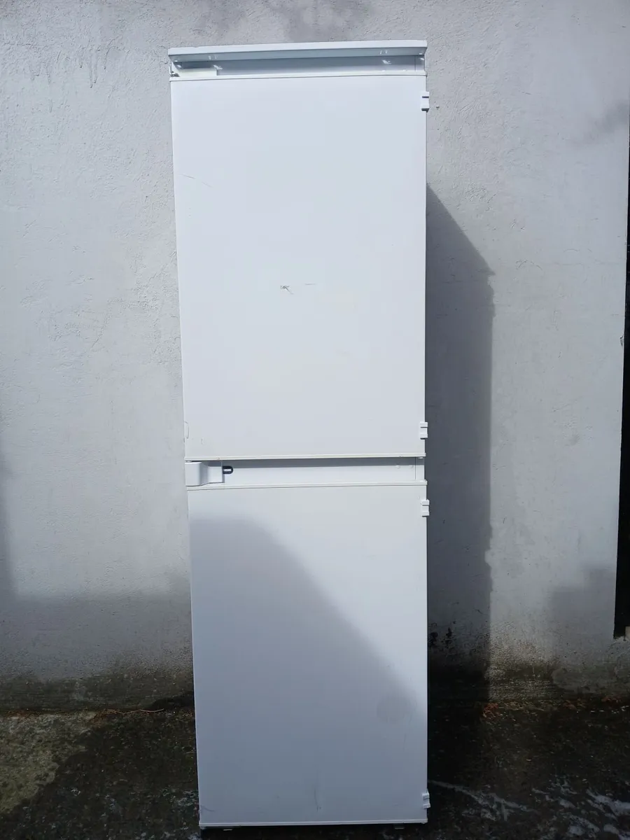 50/50 INTERGRETED FRIDGE AND FREEZER - Image 2