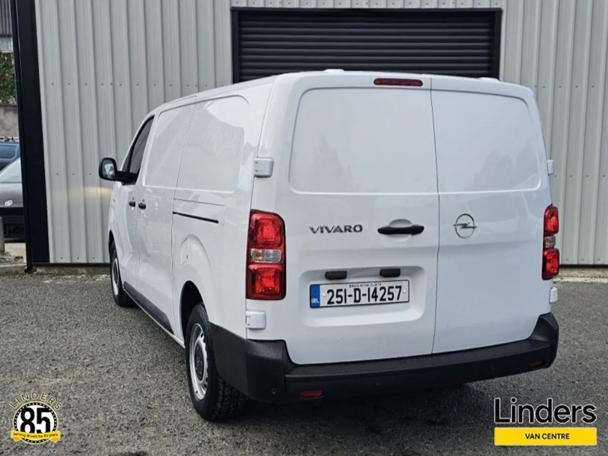 Opel Vivaro LWB - LOW KMS / PLY LINED - Image 3