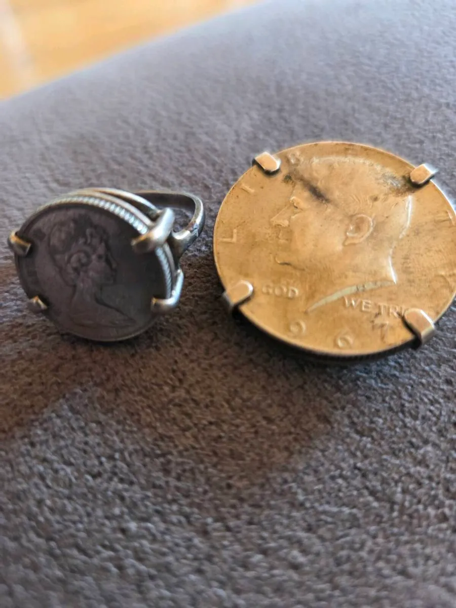 Brooch and ring coins - Image 1