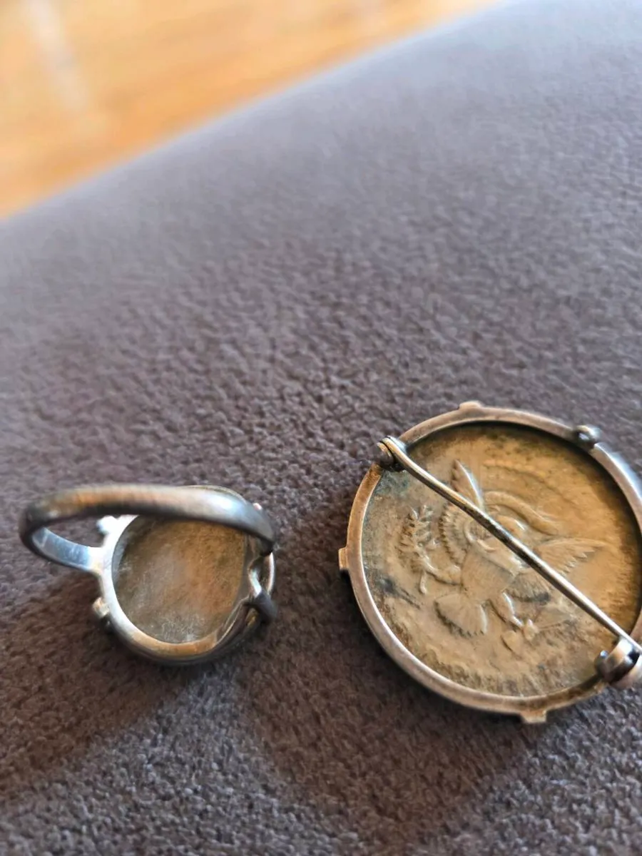 Brooch and ring coins - Image 2