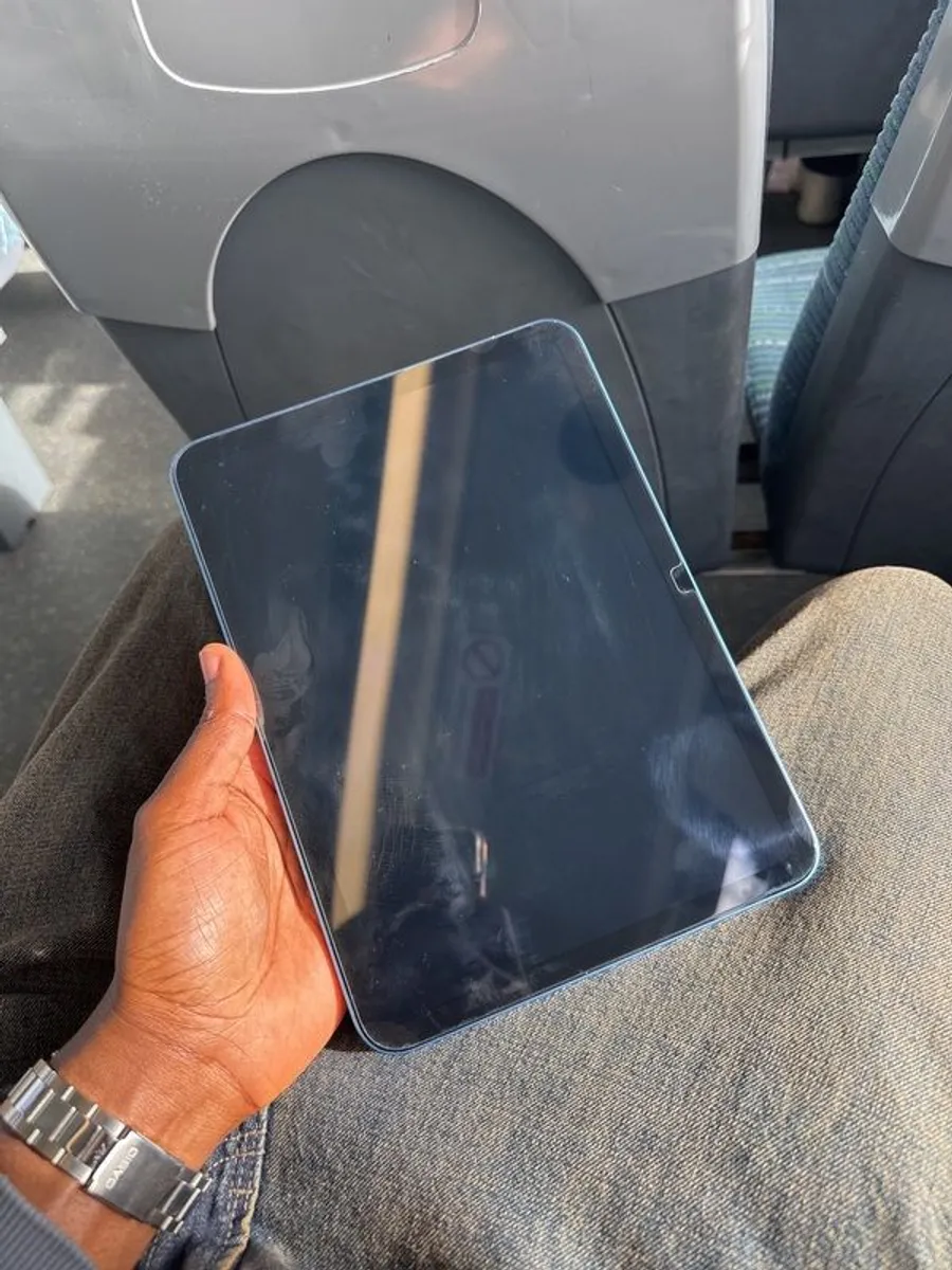 Apple IPad 10th Gen 64GB - Image 1