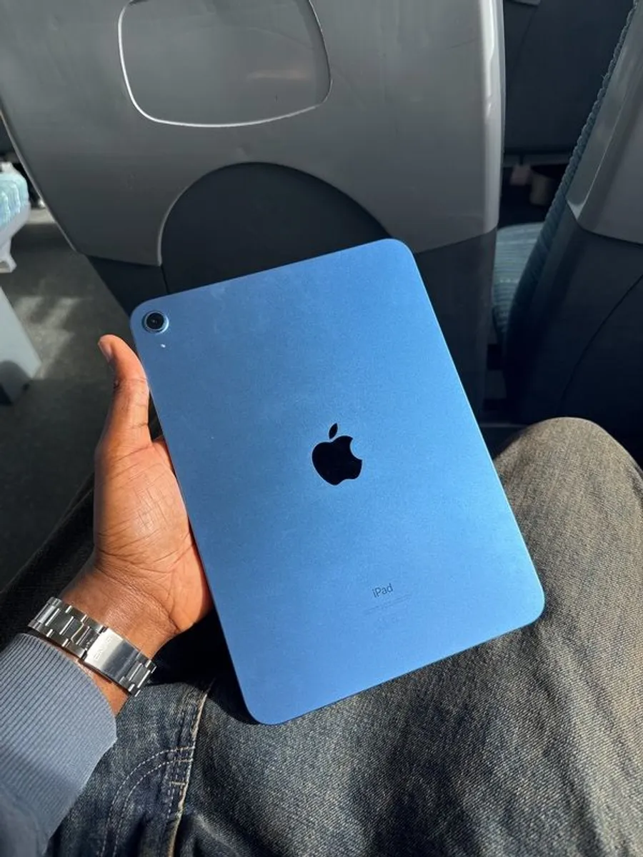 Apple IPad 10th Gen 64GB - Image 2