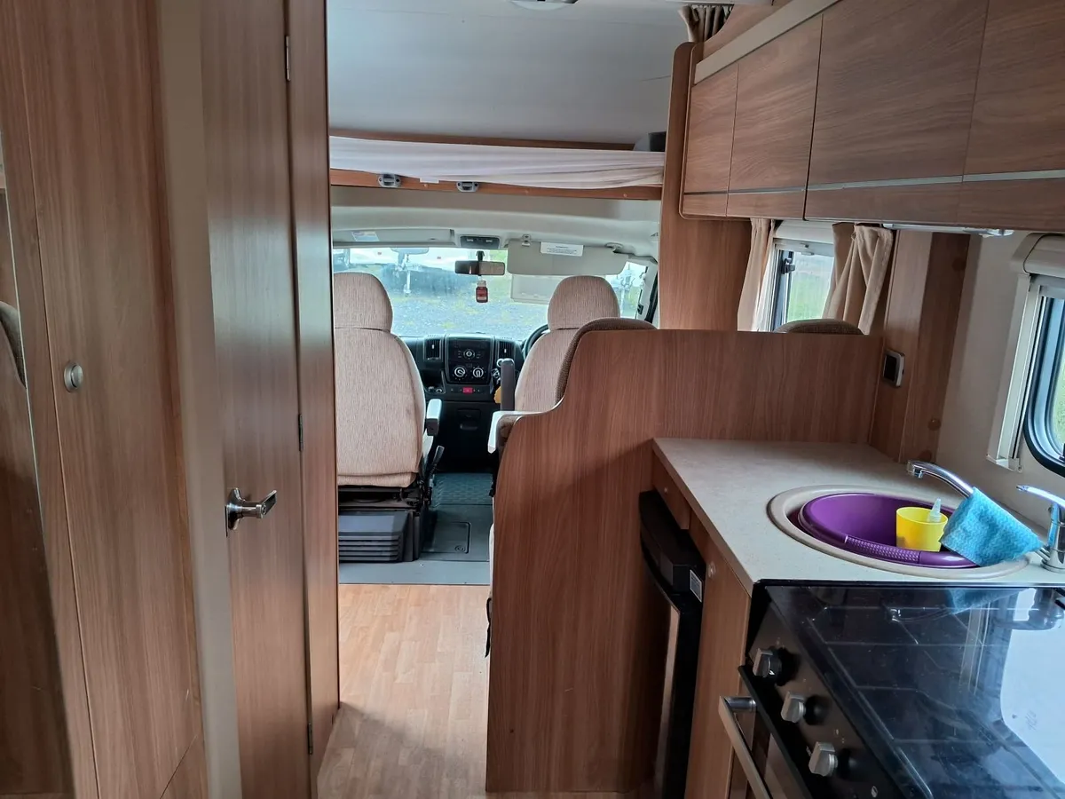 Motorhome - Image 4