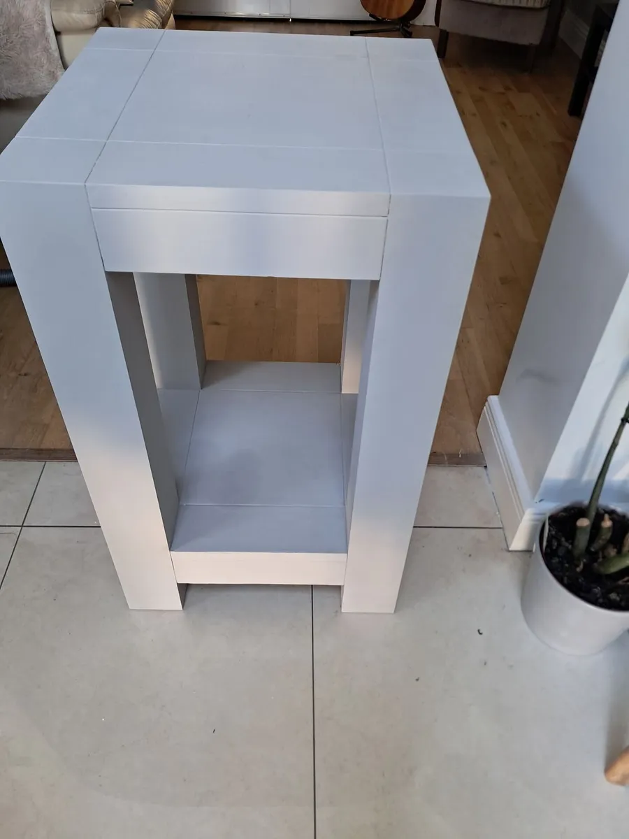 Table for living / Dining room - Image 4