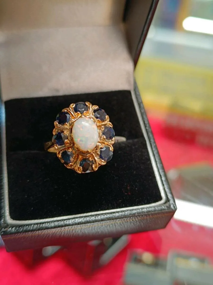 9k gold opal ring with sapphires - Image 2