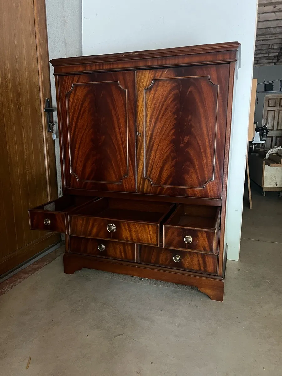 Tv unit in mahogany - Image 1