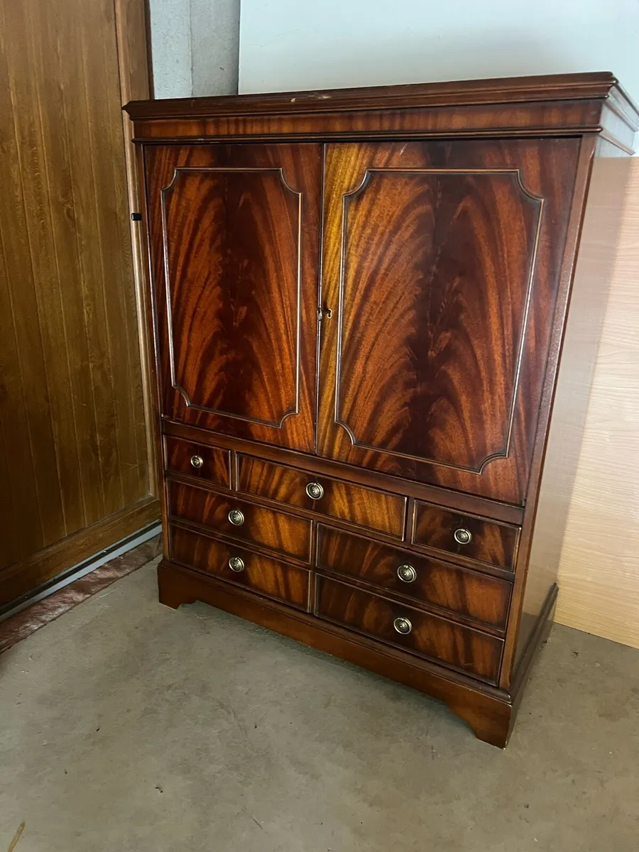 Tv unit in mahogany - Image 2