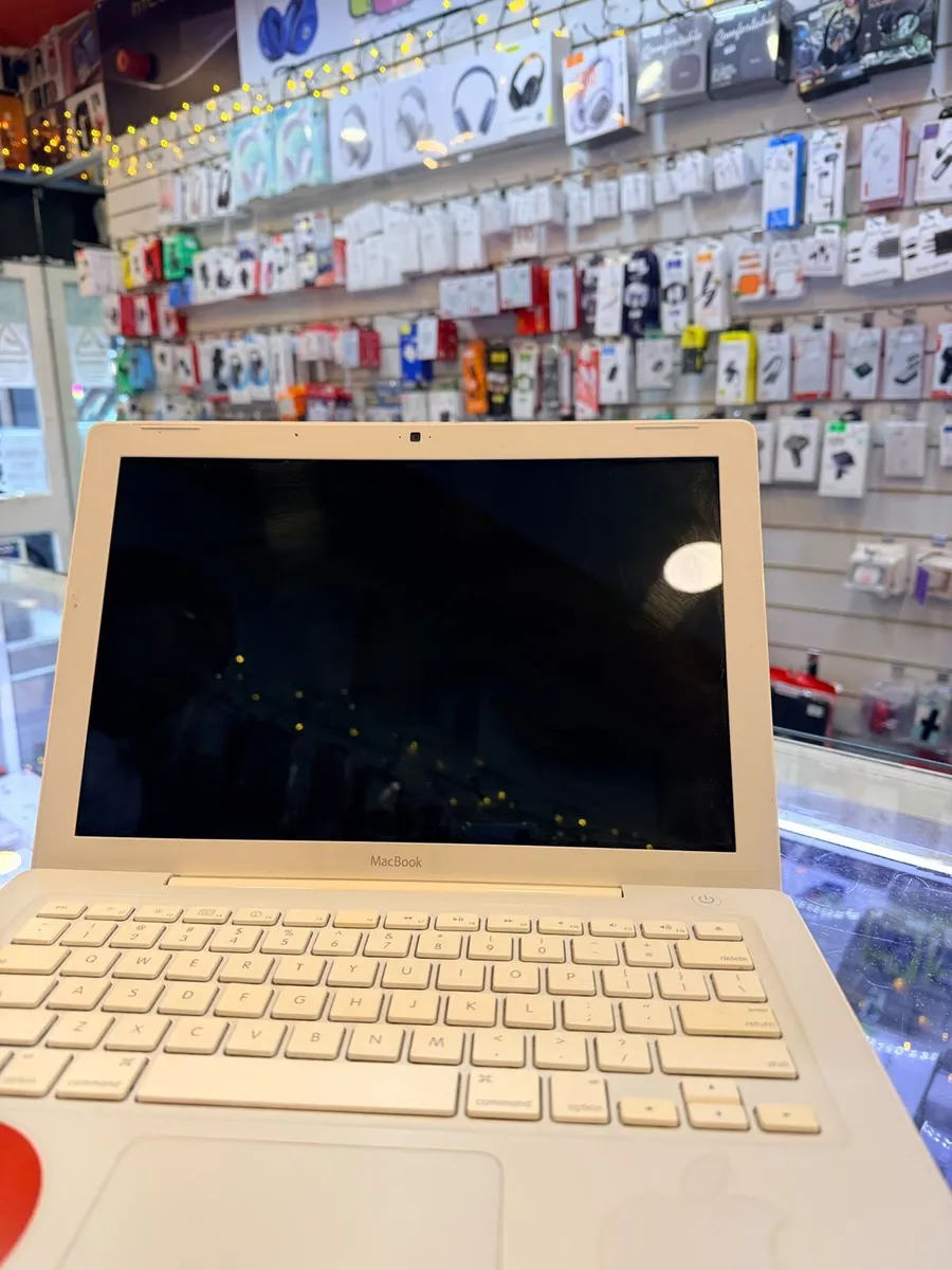 Apple MaC book 13 early 2009 - Image 2