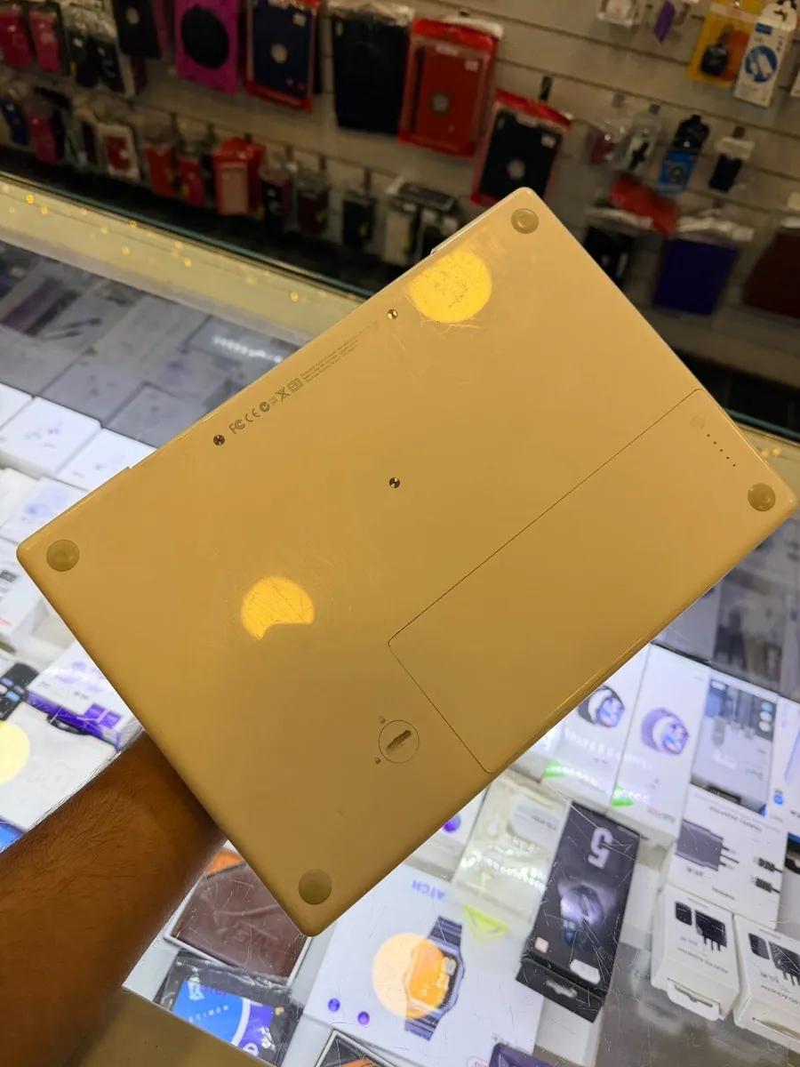 Apple MaC book 13 early 2009 - Image 4