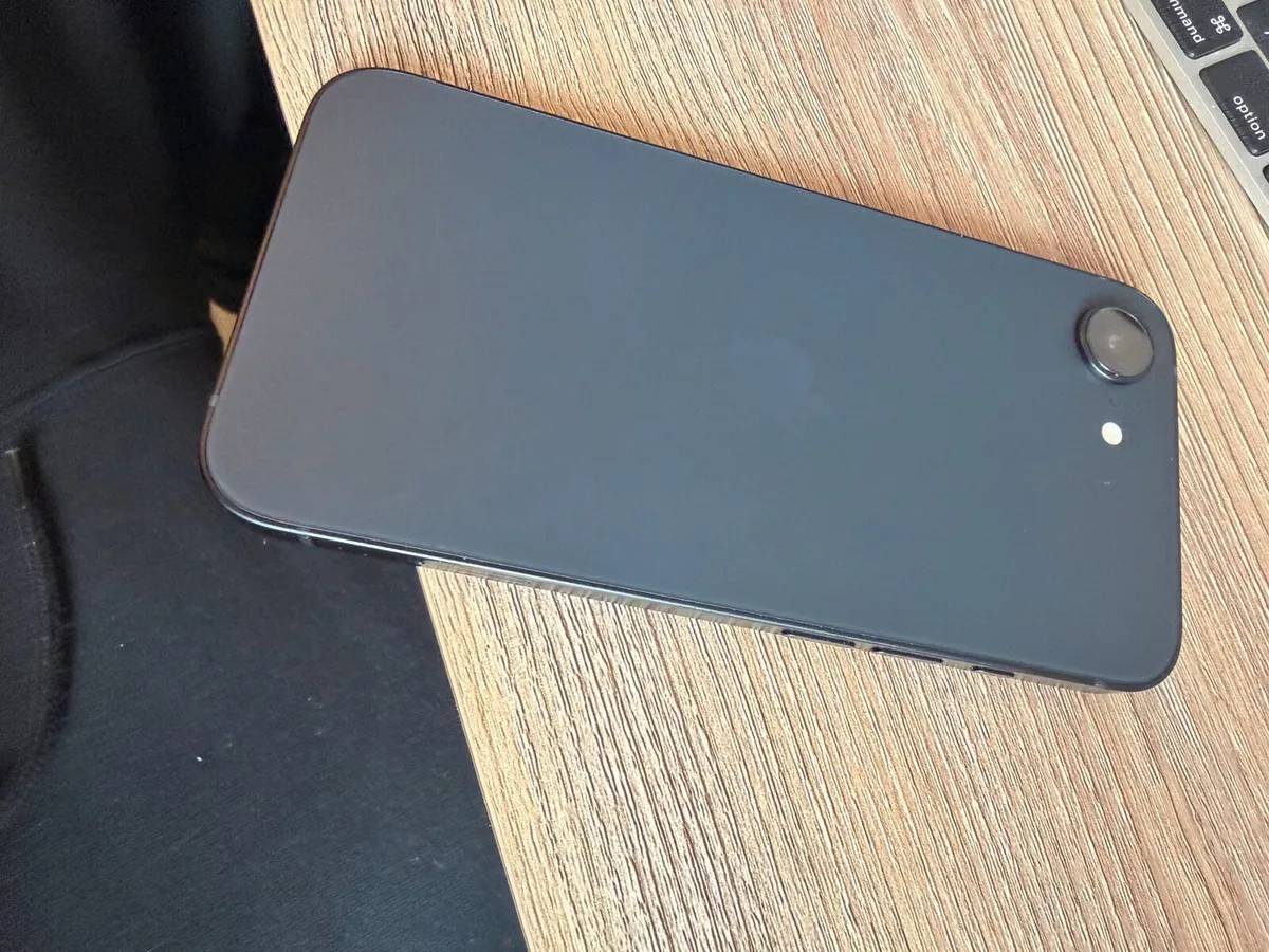 Brand New Iphone 16e 128 GB in Black - Image 2