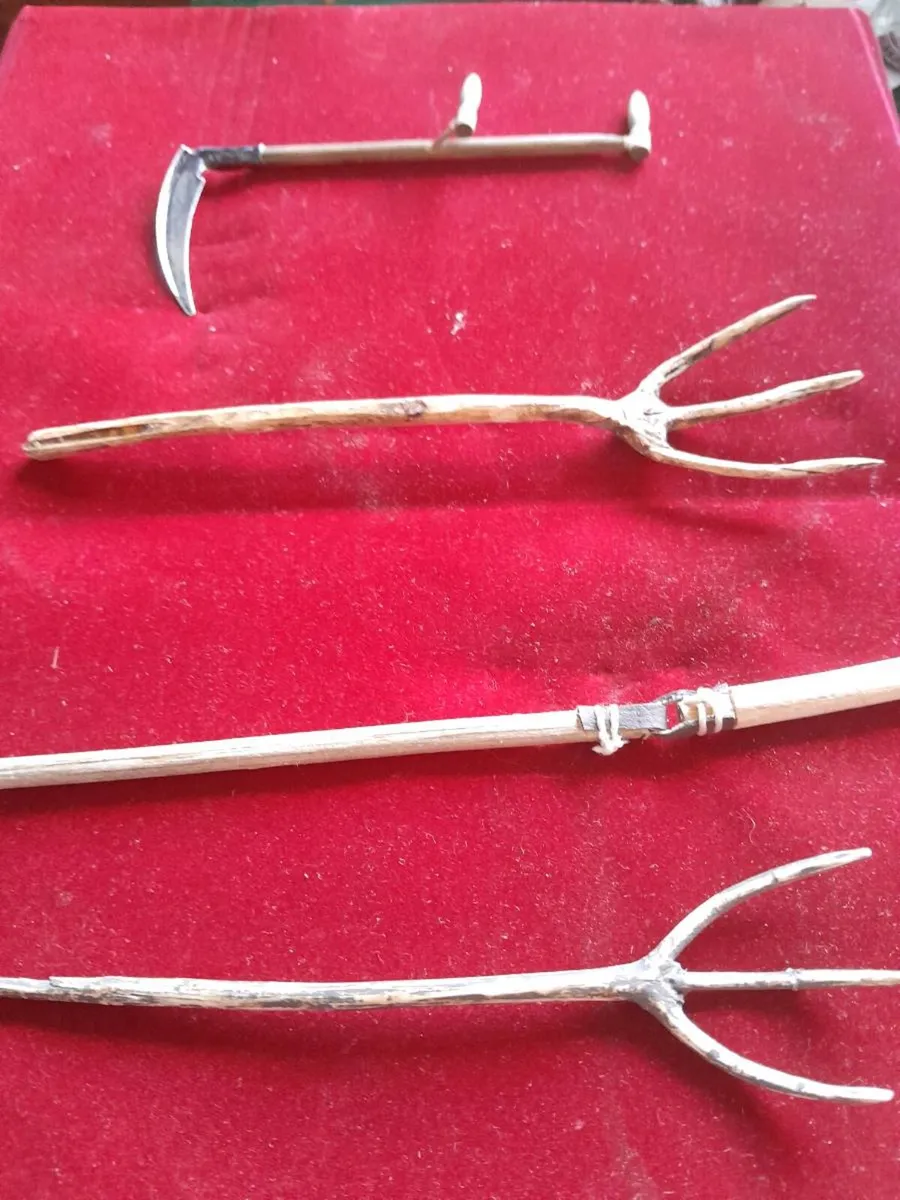 Vintage miniature hand made tools - Image 1