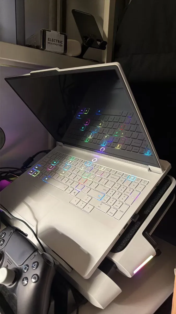 laptop - Image 1