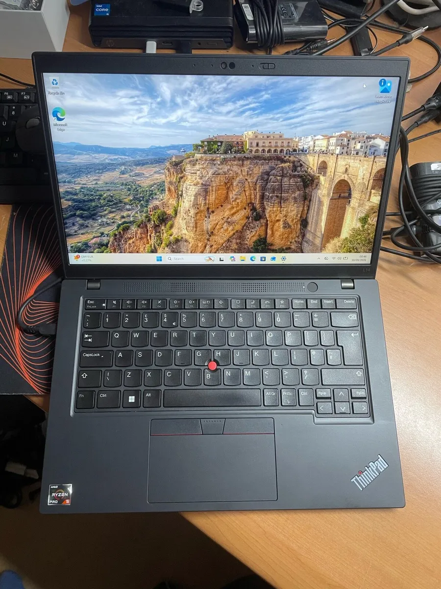 Lenovo Ryzen 5 pro 16/256 windows 11 - Image 1