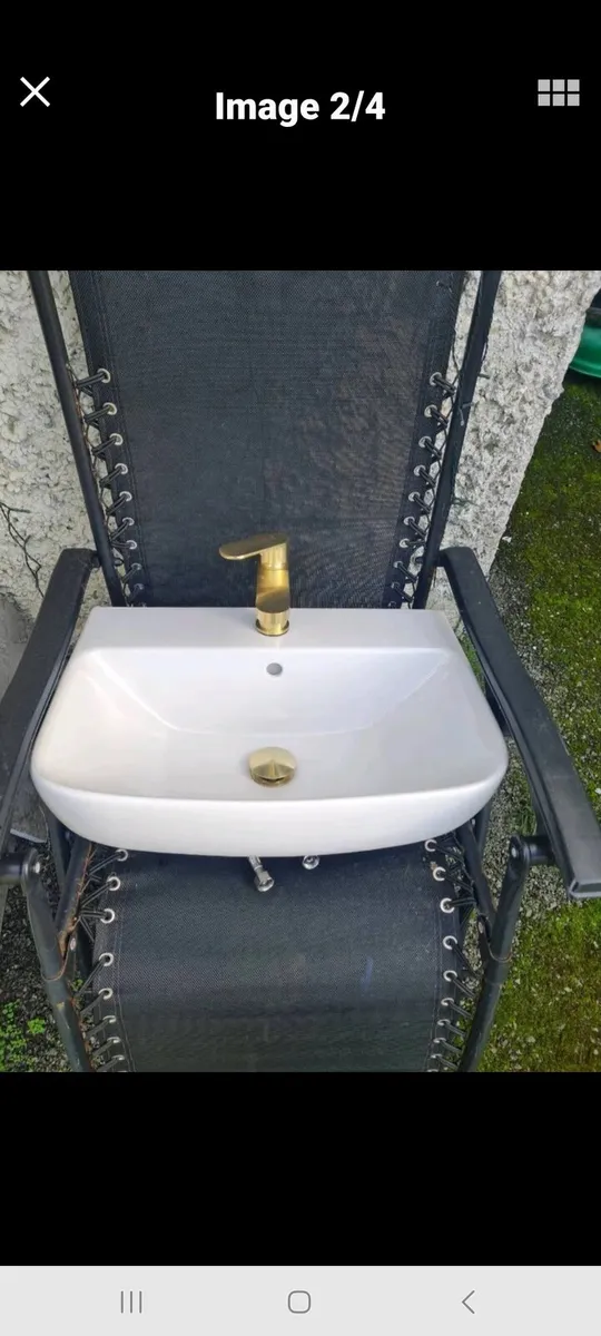 Bathroom sink - Image 1