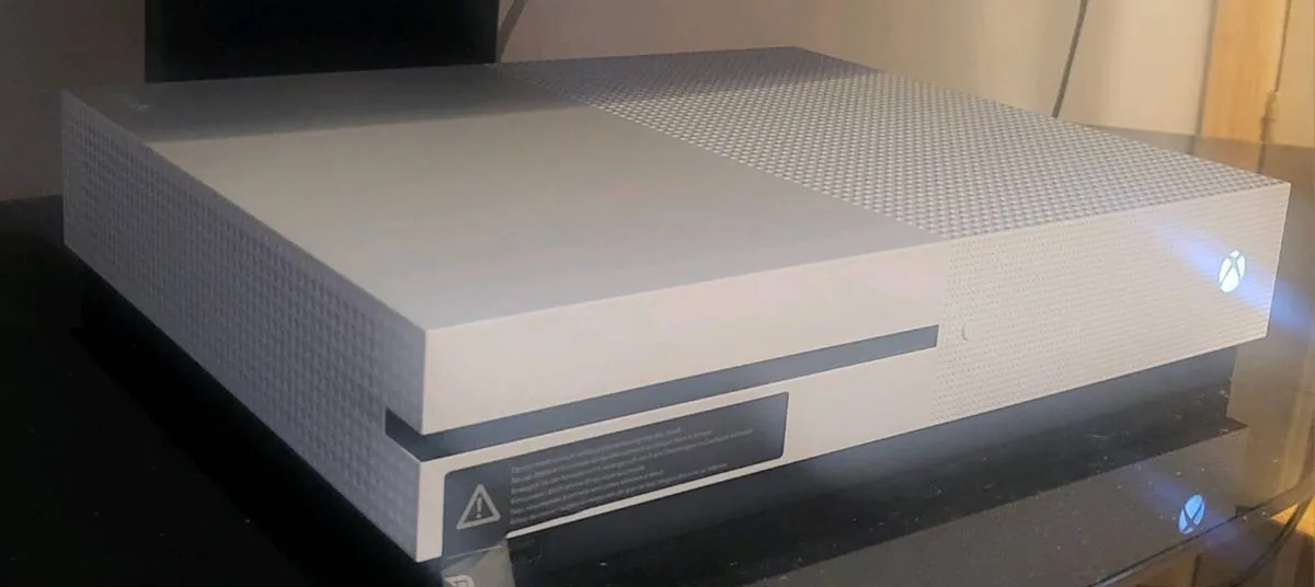 Xbox One S with games. - Image 1
