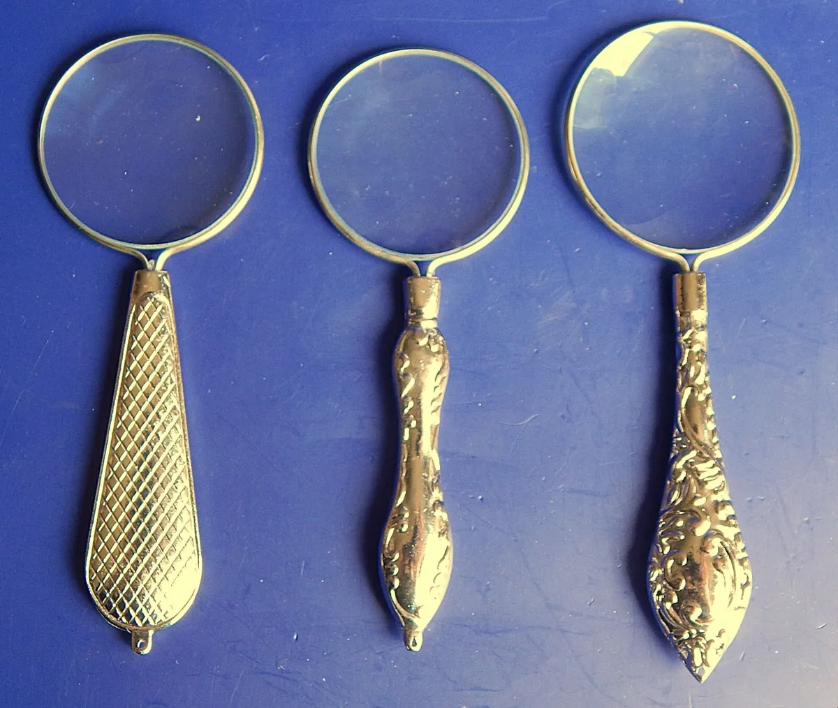Boxed Set of Magnifying Glasses in Various Sizes - Image 4