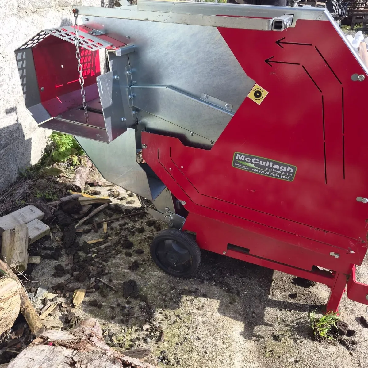circular saw and electric log splitter - Image 3