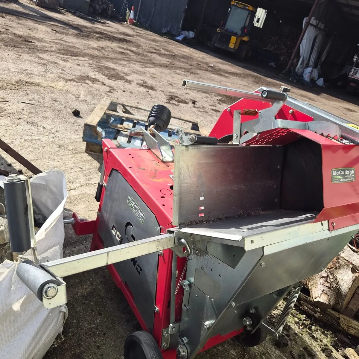 circular saw and electric log splitter - Image 4