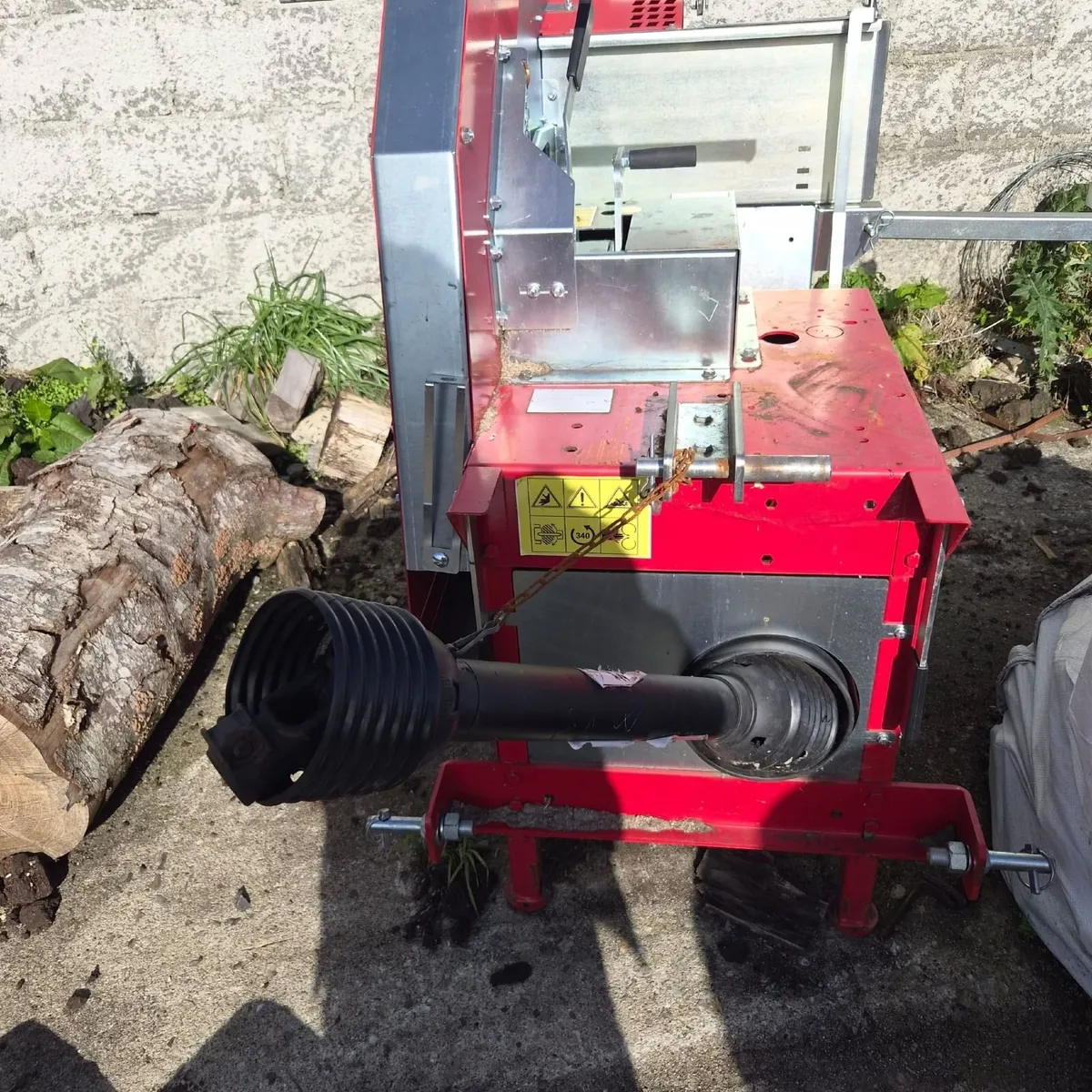 circular saw and electric log splitter - Image 1