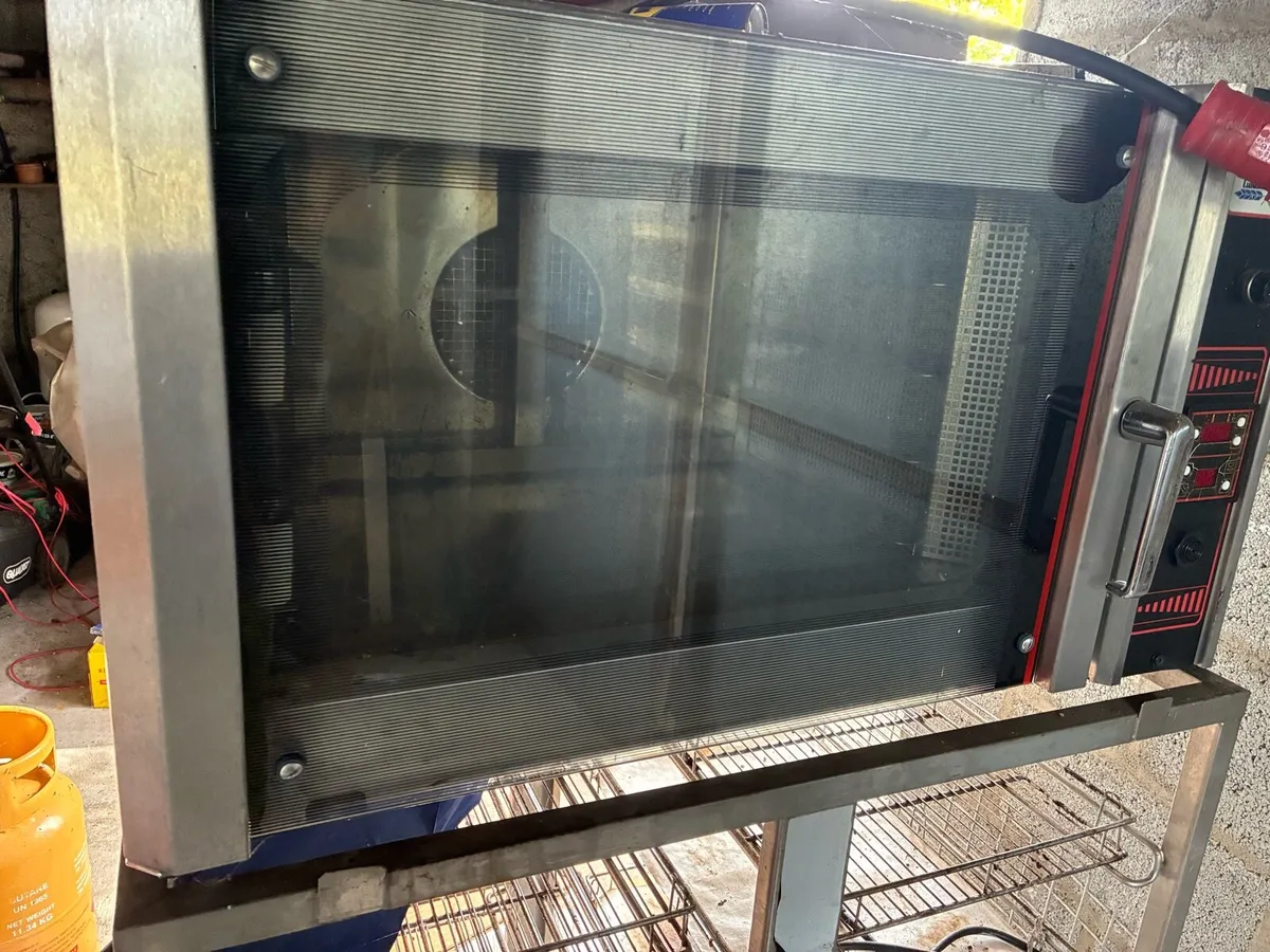 Kitchen oven stainelss steel with tray racking - Image 3
