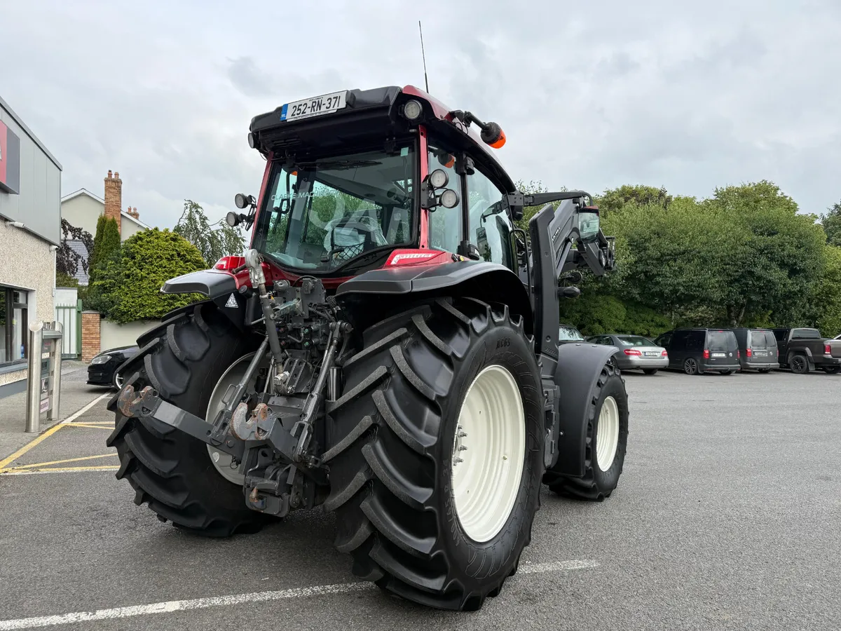 252 Valtra G135 , 600 Hours - Image 2