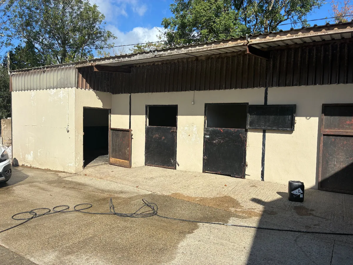 12 Stables to rent private setting - Image 1