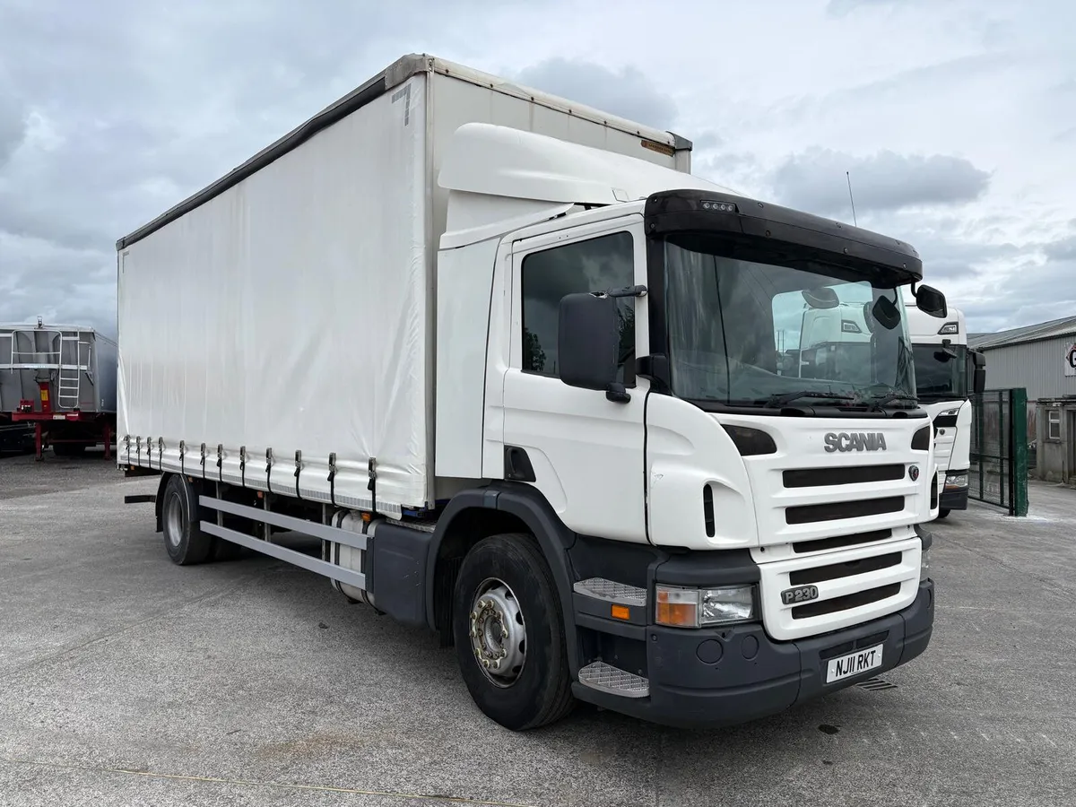 2011 Scania P 230 Curtain Sider 4x2 On Air . - Image 3