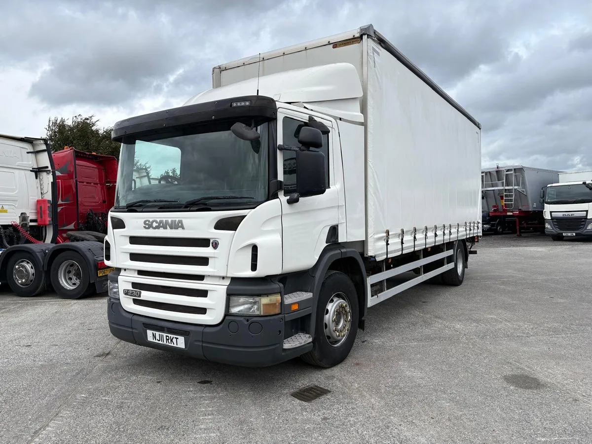 2011 Scania P 230 Curtain Sider 4x2 On Air . - Image 4