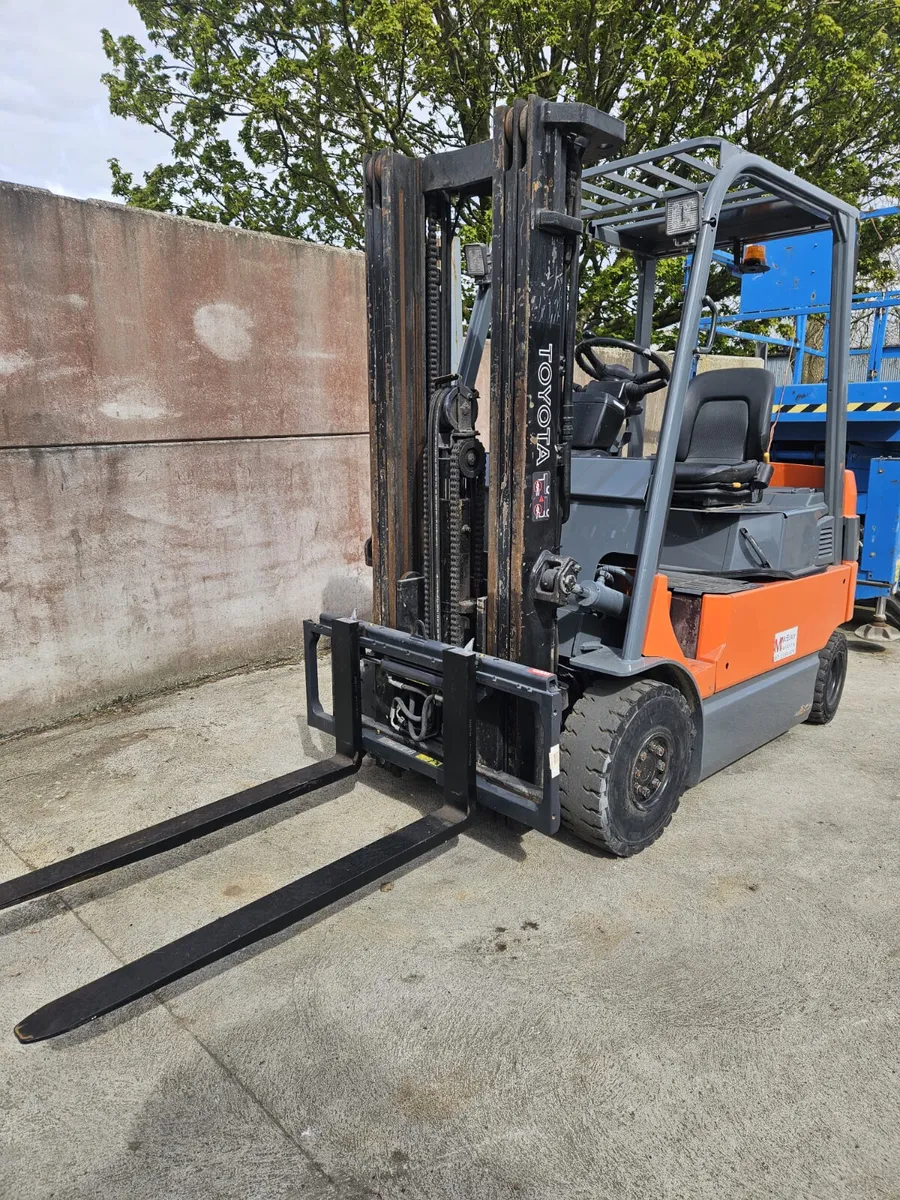 Electric toyota 2.5 ton forklift - Image 3