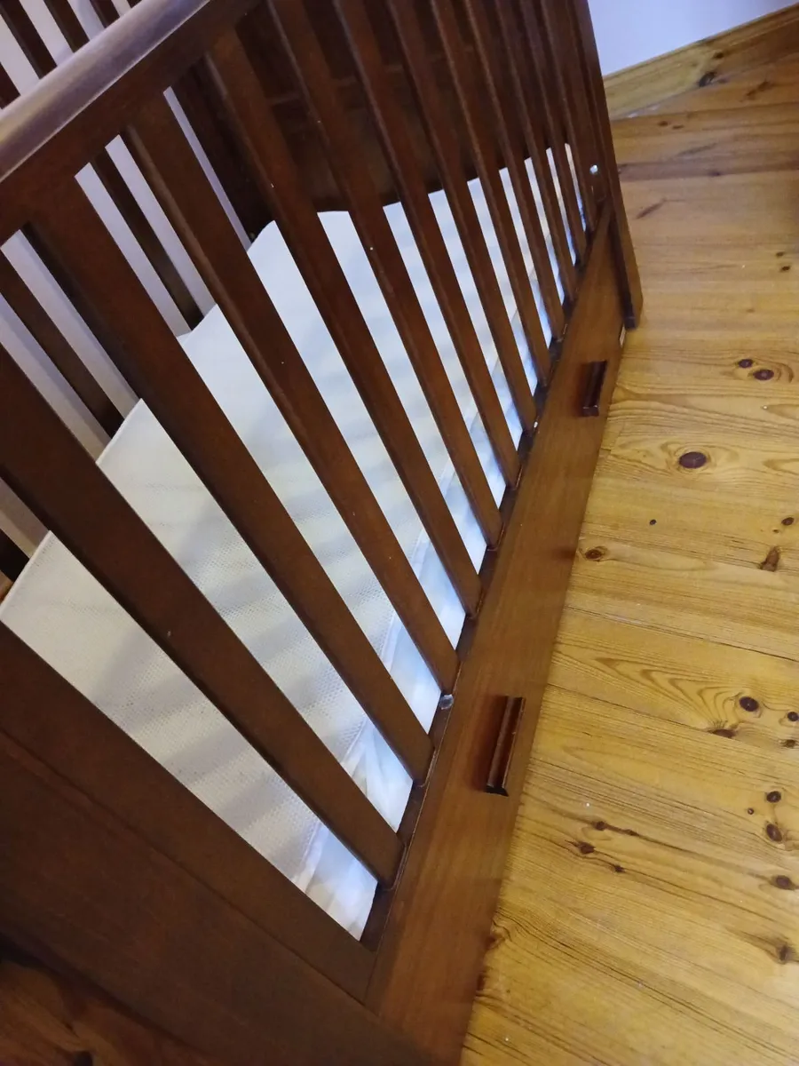BR Baby Cot Bed with Storage & Mattress - Image 4