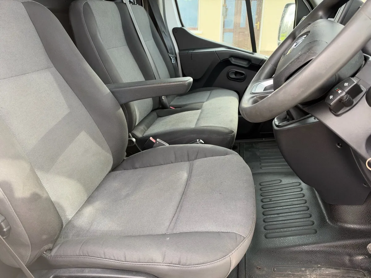 Renault master 2022 lwb - Image 3