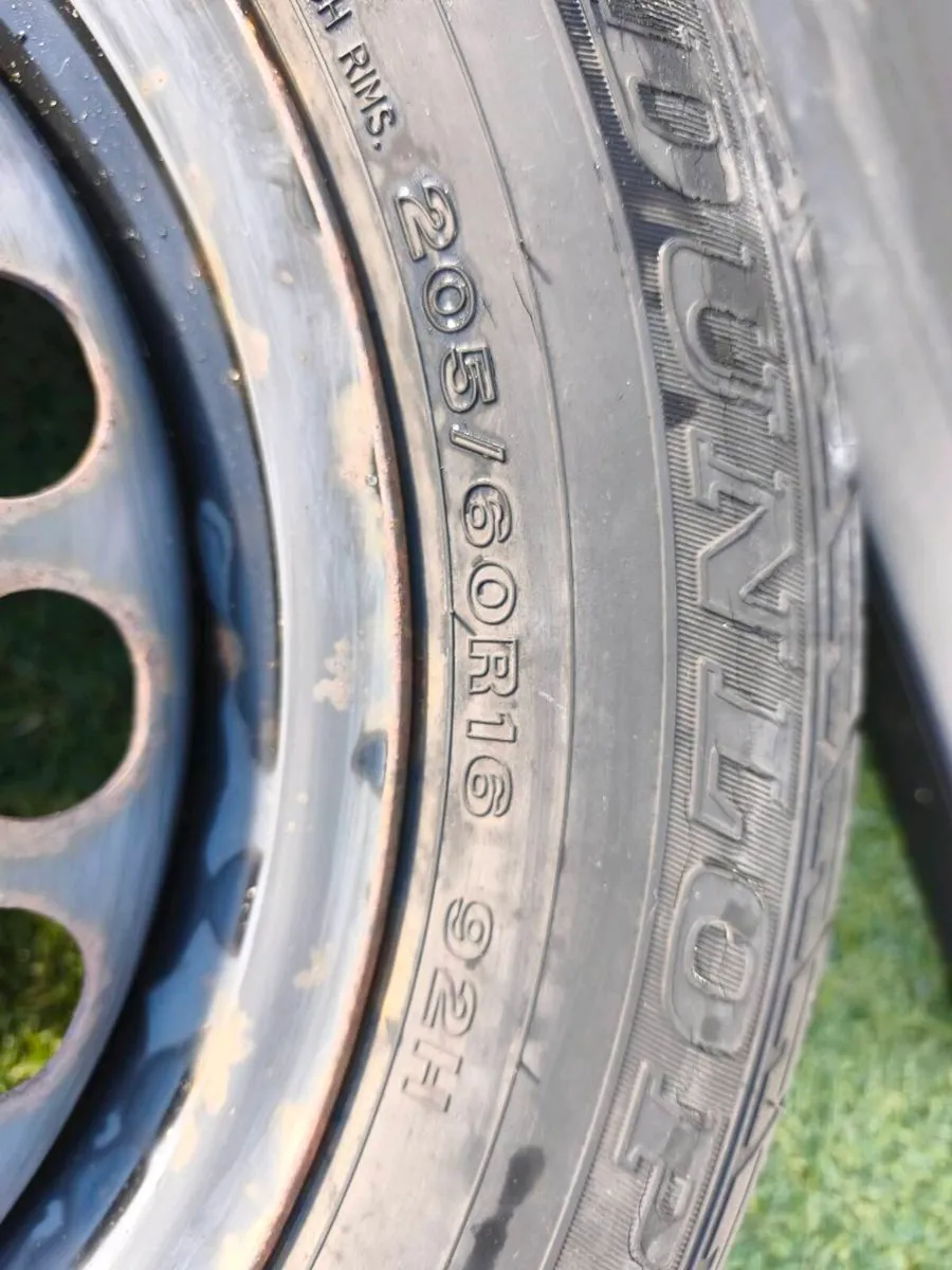 2017 XC 60 steel spare wheel and retractable lugga - Image 1