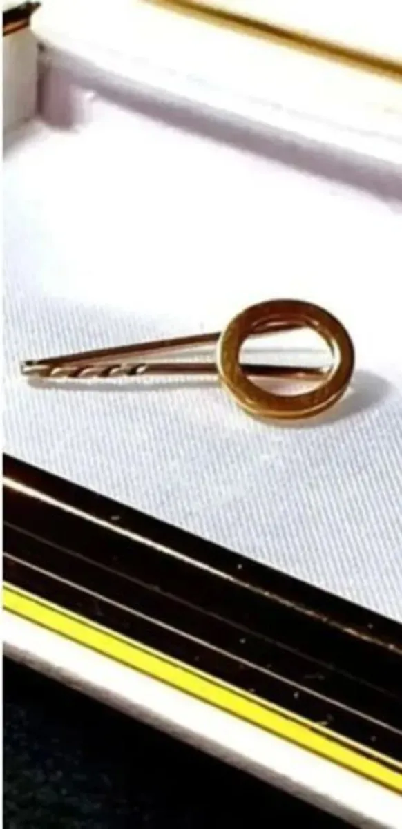Vintage 9ct Gold Tie Pin - Image 1