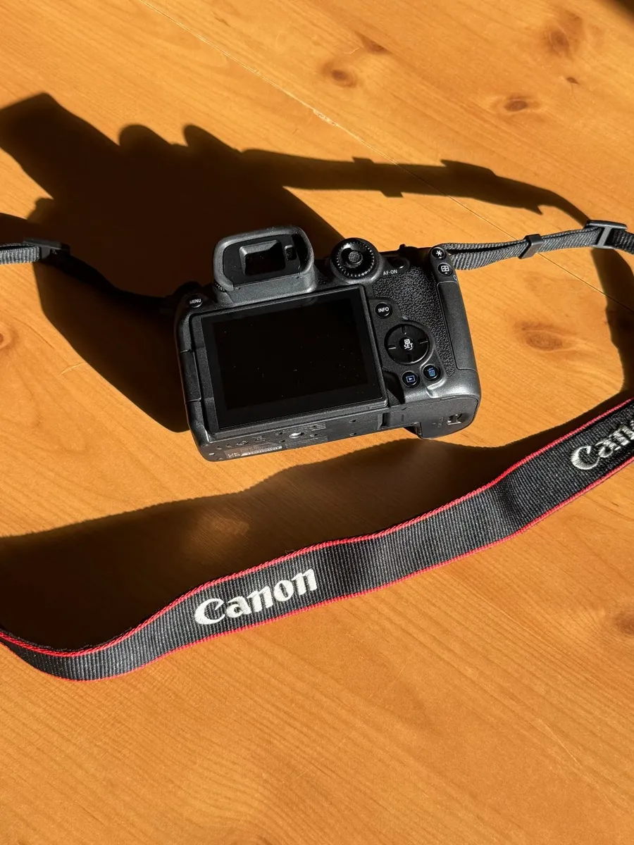 Canon EOS R7 + Sigma 24-105mm + Accessories - Image 4